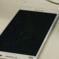 Il retro di Xiaomi Mi 5 si mostra in due presunte foto