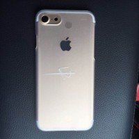 Scocca di iPhone 7 in foto: niente fotocamera più grande e niente  jack audio